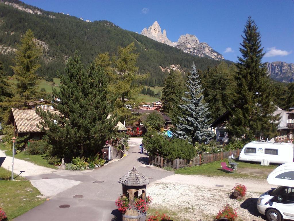 Camping Catinaccio Rosengarten Pozza di Fassa Exterior foto